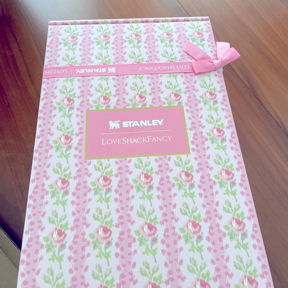 NEW NEVER USED The Stanley X LoveShackFancy Quencher | 40 Oz Blooming Heirloom - Picture 3 of 5